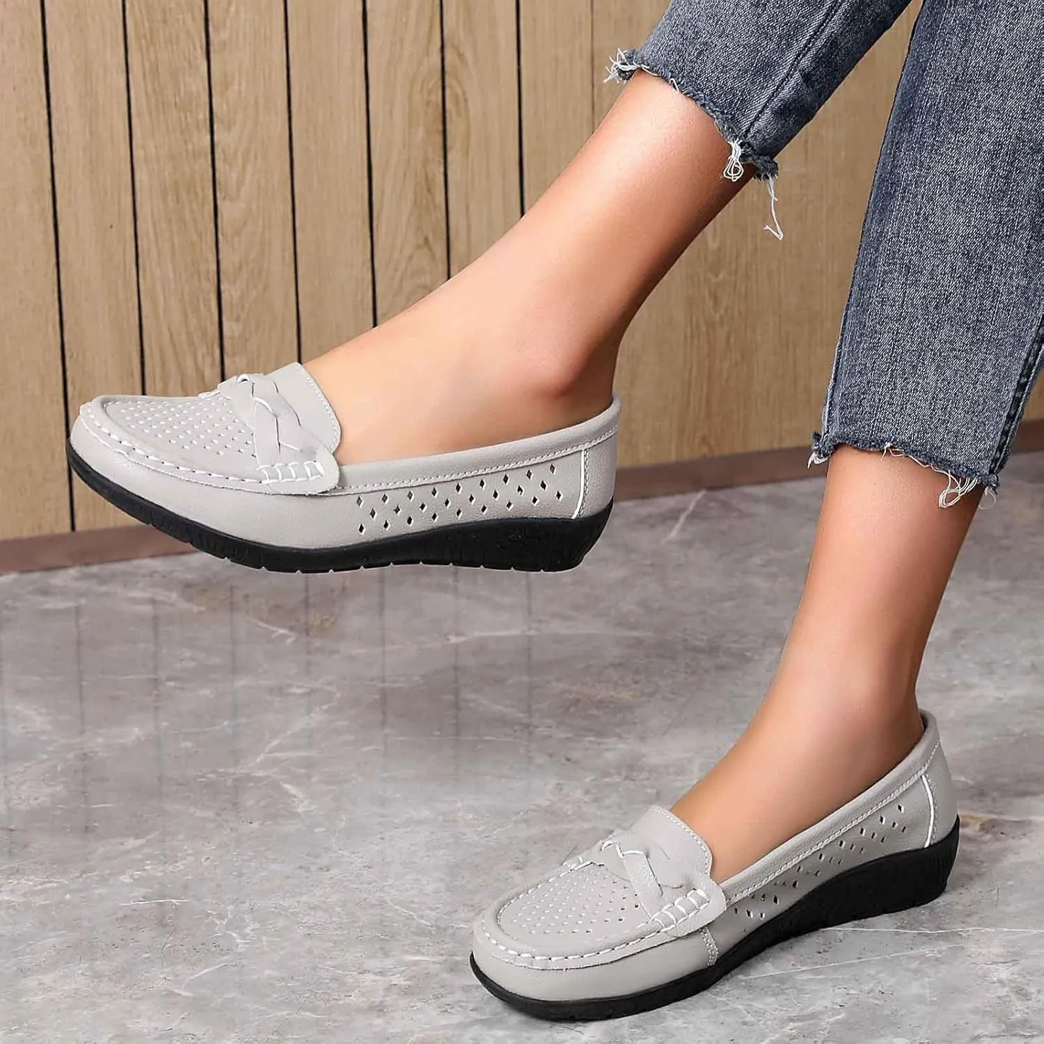 Women's Casual Slip On Loafers Comfortable Flat Shoes Breathable Soft Sole Everyday Walking Shoes for Women Fashion Versatile Wear
