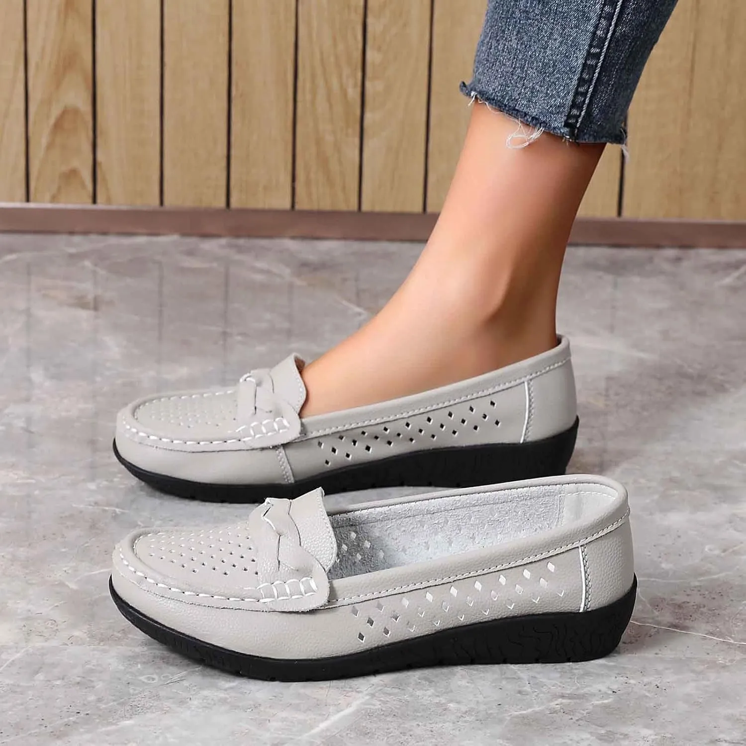 Women's Casual Slip On Loafers Comfortable Flat Shoes Breathable Soft Sole Everyday Walking Shoes for Women Fashion Versatile Wear